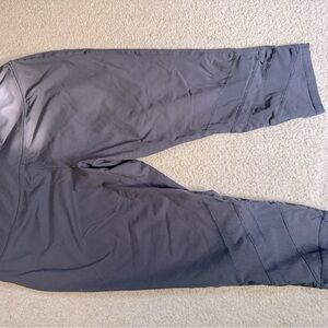 Woman’s Black Athletic crop leggings